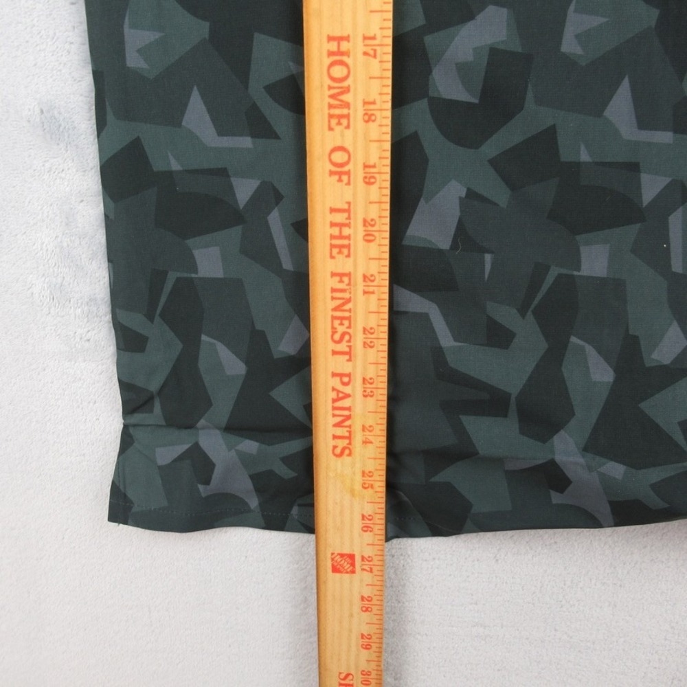 FIGS Women Catarina One-Pocket Scrub Top Green Camo Geometric Size M NWT - Picture 5 of 9